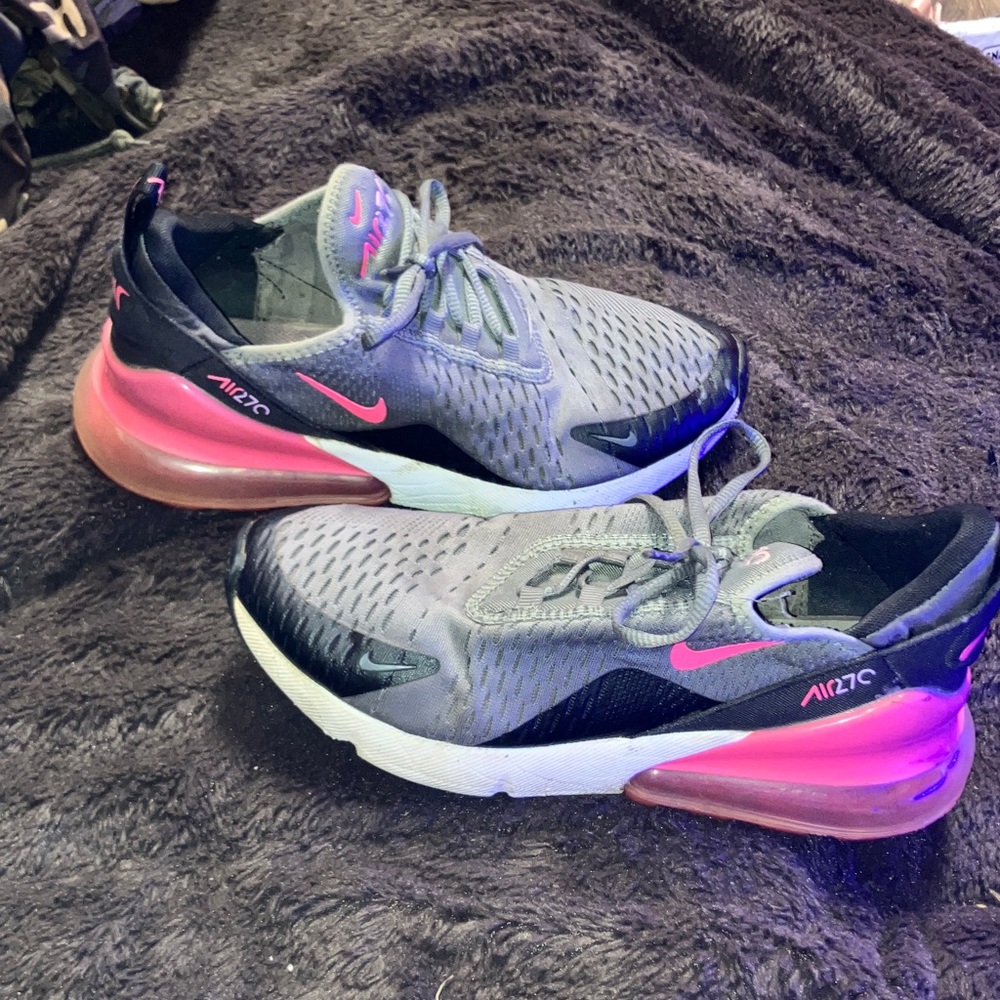 Nike Women's Air Max 270 Gray and Pink Sneakers